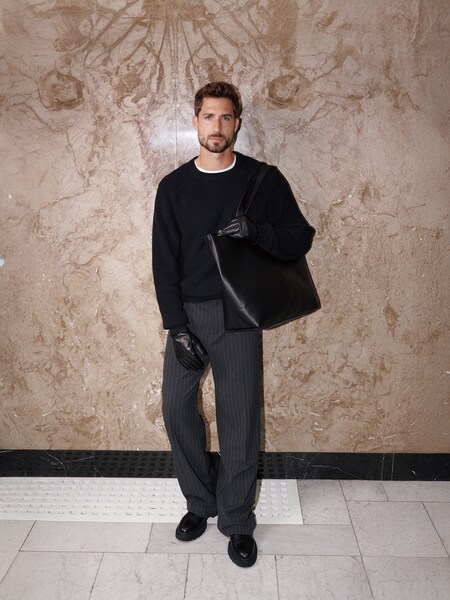 Kevin Trapp - Black Sweater And Bag Look