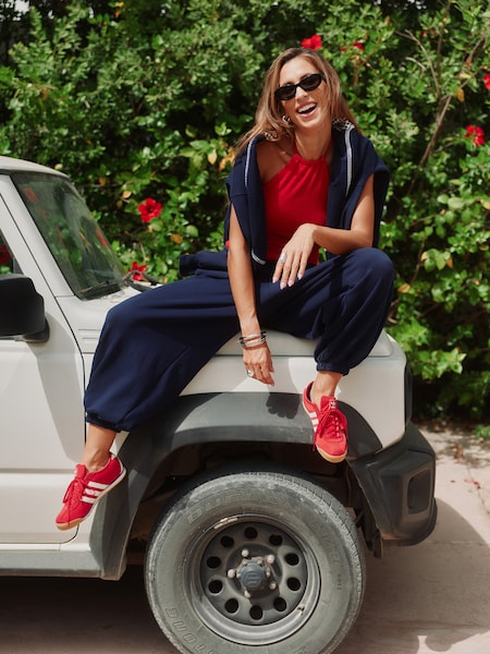 Kamila Šikl - Red Body With Comfy Pants Look