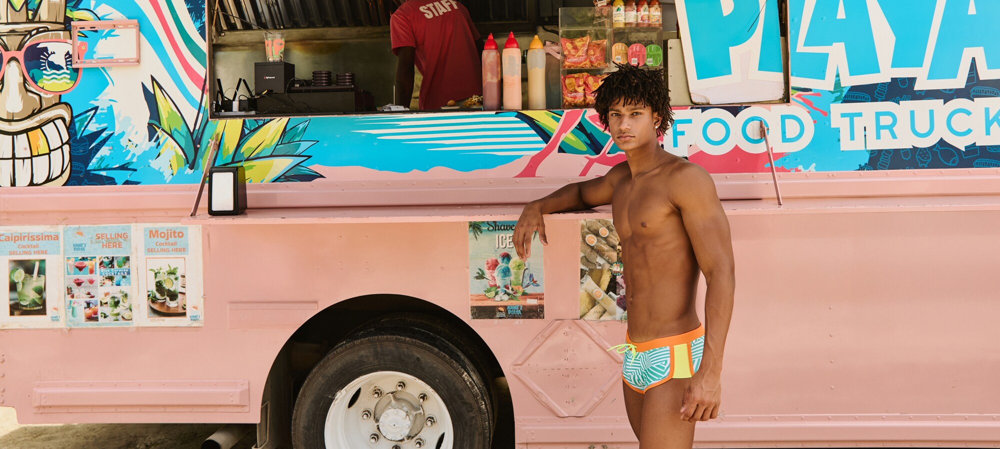 Samouvjereni krojevi s razigranim štihom Odvažni izgledi za plažu