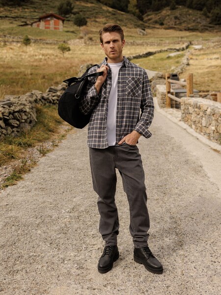 James - Checked Casual Look