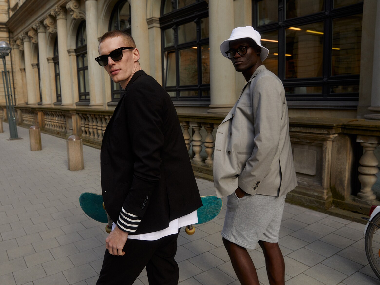 Streetstyle változat Trendi nyári öltönyök
