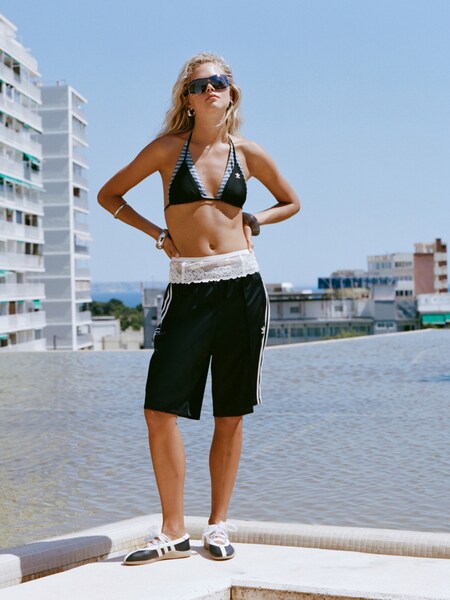 Anna - Firebird Look by adidas Originals