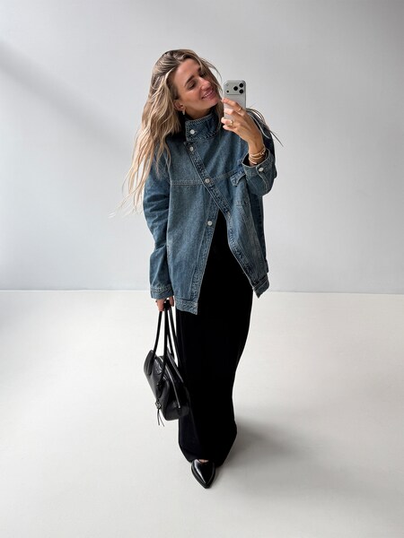 Tatiana Zidekova - Classic City Look