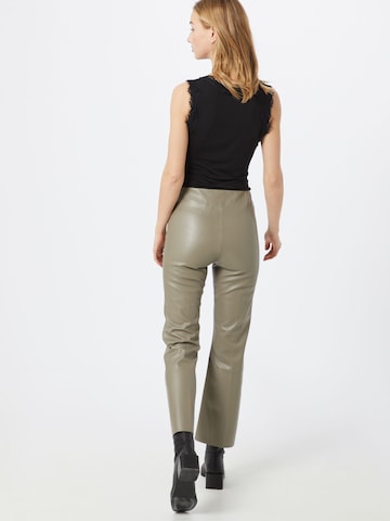 SOAKED IN LUXURY Flared Broek 'Kaylee' in Bruin