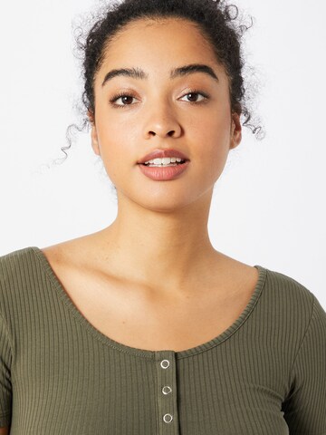 T-shirt 'PCKitte' PIECES en vert