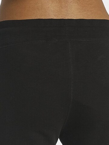 Just Rhyse - Tapered Pantalón 'Poppy' en negro