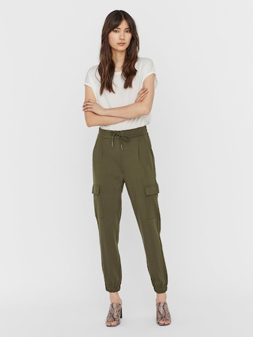 VERO MODA Tapered Cargobroek in Groen: voorkant