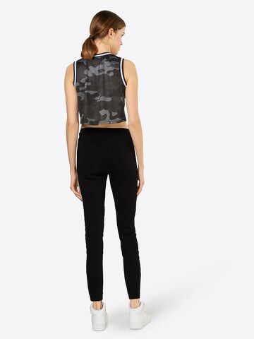 Urban Classics - Tapered Pantalón en negro: atrás
