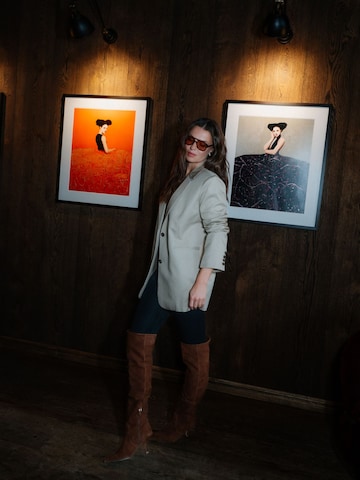 Gray Blazer With Brown Leather Boots Look