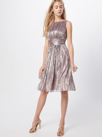 Rochie de cocktail de la SWING pe auriu