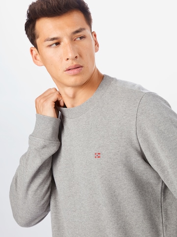 Coupe regular Sweat-shirt 'Balis' NAPAPIJRI en gris