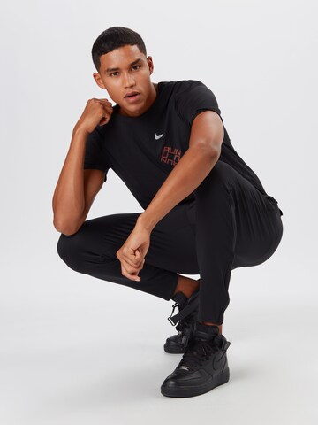 NIKE Regular Fit Sportshirt in Schwarz