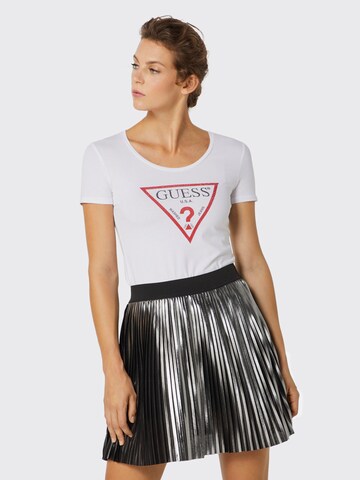 GUESS T-Shirt 'Triangle' in Weiß: predná strana