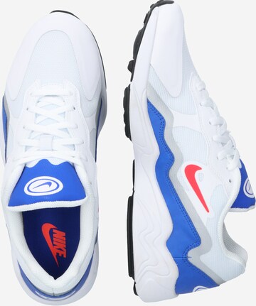 Baskets basses 'Alpha Lite' Nike Sportswear en bleu : sur le côté