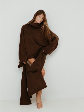 Cozy Chocolate Brown Knit Look by RÆRE