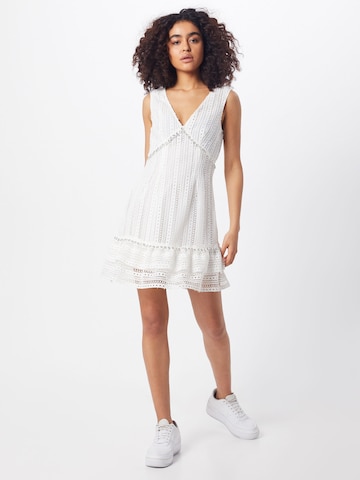 Robe de cocktail 'Leandra' GUESS en blanc