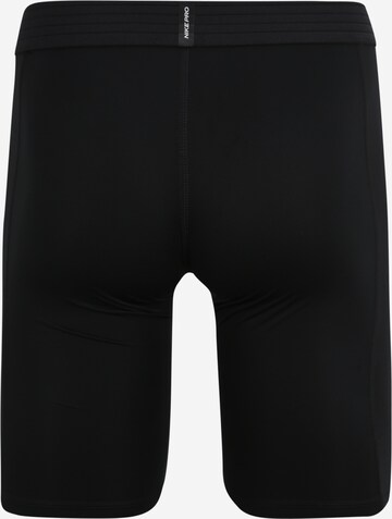 NIKE Skinny Trainingsshorts in Schwarz