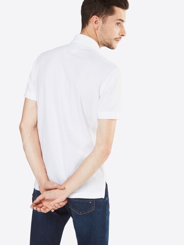 T-Shirt TOMMY HILFIGER en blanc : derrière