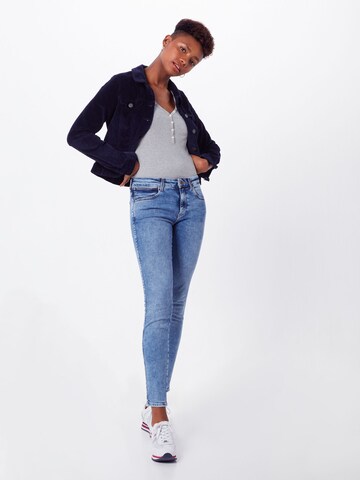 Skinny Jean WRANGLER en bleu