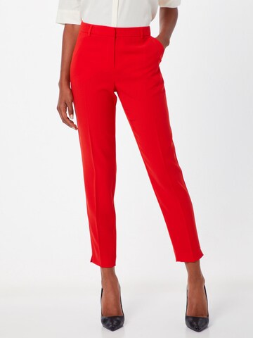 Regular Pantalon à plis COMMA en rouge : devant