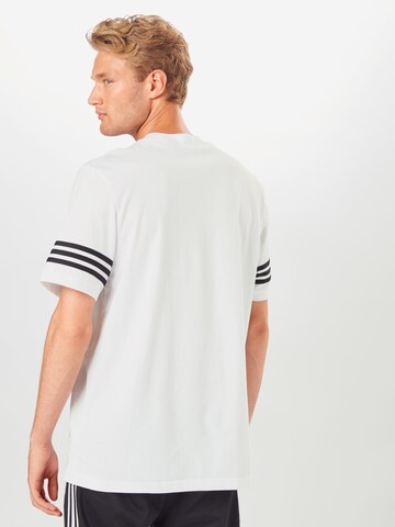 T-Shirt 'Outline' ADIDAS ORIGINALS en blanc