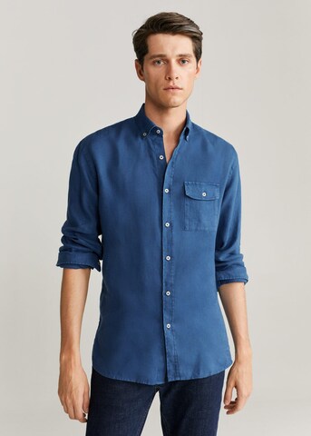 Coupe regular Chemise MANGO MAN en bleu : devant