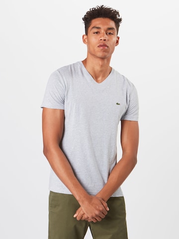 LACOSTE T-shirt i grå: framsida