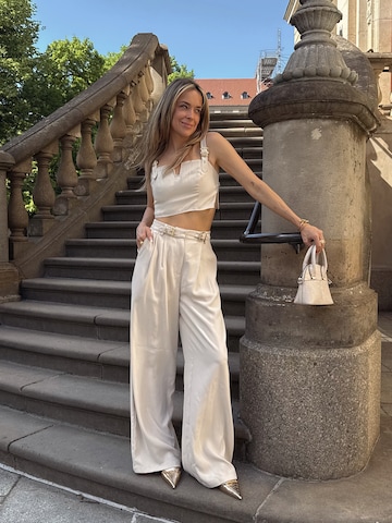 White Top And White Pants Look