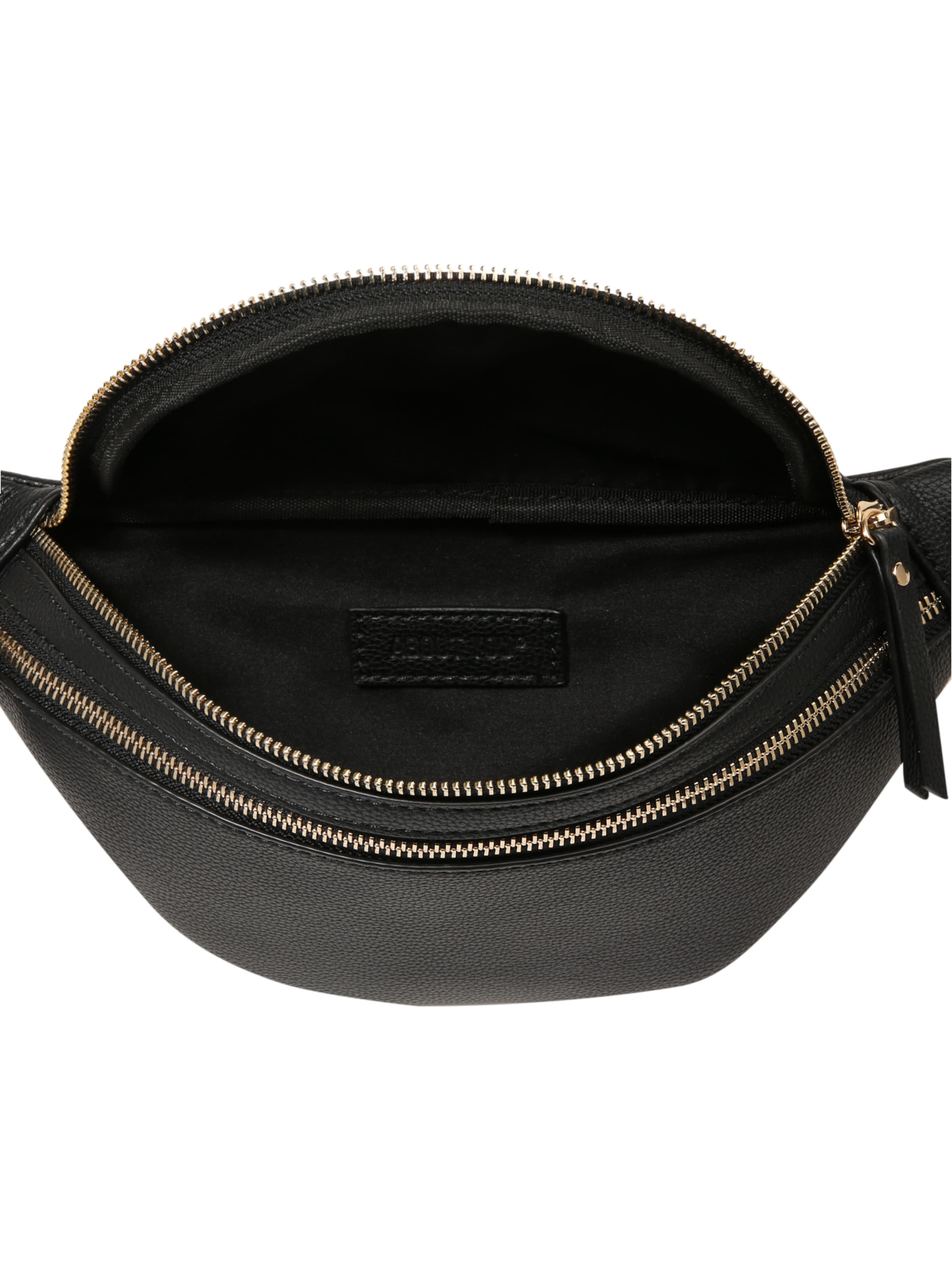 ABOUT YOU Fanny Pack 'Jonna' in Black: top