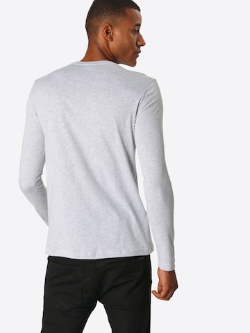 T-Shirt LACOSTE en gris : derrière