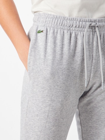 LACOSTE Tapered Sweatpants in Grau