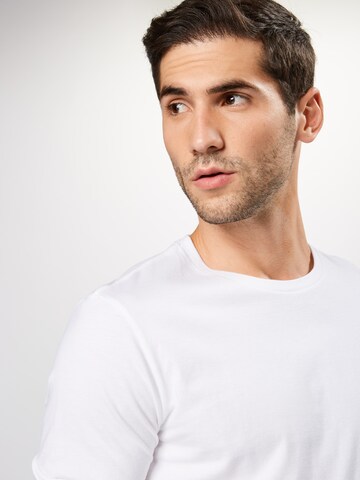 T-Shirt 'CLASSIC T' GAP en blanc