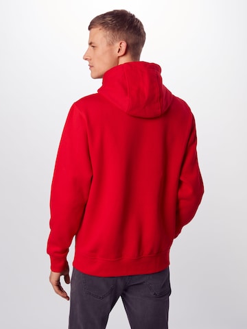 Nike Sportswear Regular fit Tréning póló 'Club Fleece' - piros: hátul