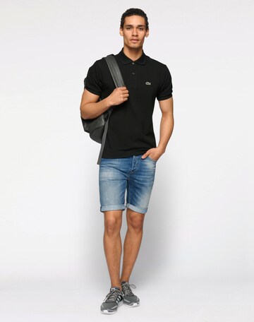 Coupe regular T-Shirt LACOSTE en noir