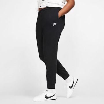 Nike Sportswear Tapered Hose in Schwarz