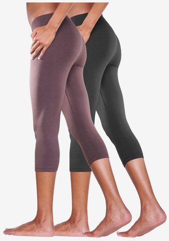 Skinny Pantaloncini da pigiama di VIVANCE in marrone