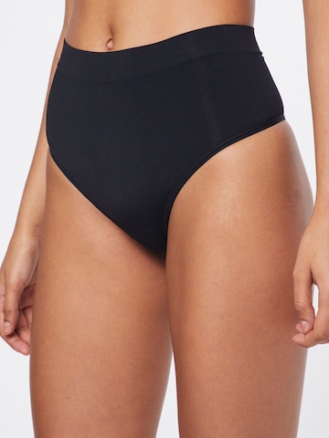 MAGIC Bodyfashion - Regular Cueca modeladora em preto: frente