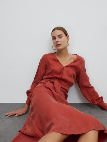 EDITED Платье 'Alencia' в Красный