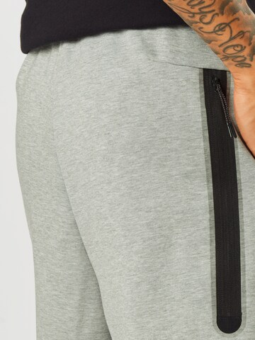 Nike Sportswear Regular Shorts in Grau