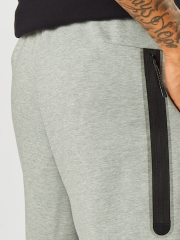 Nike Sportswear Regular Trousers in Grey