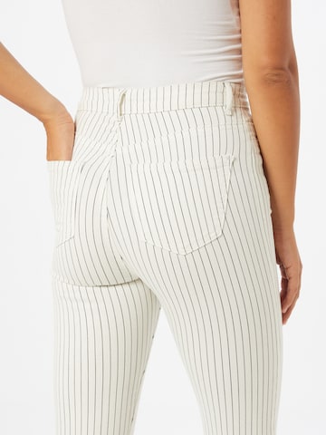 Skinny Jean Tally Weijl en blanc