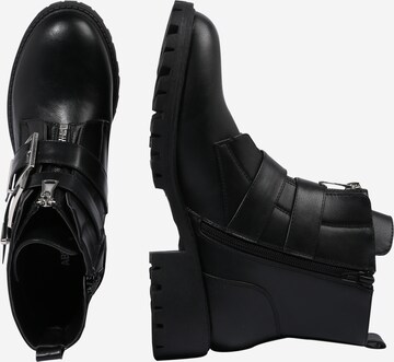 Bottines 'Chiara' ABOUT YOU en noir : sur le côté