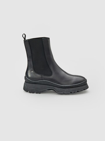 EDITED Chelsea Boots 'Maiga' in Black: front