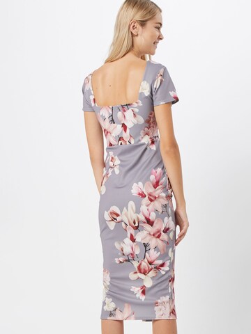 Boohoo - Vestido de cocktail 'Floral cap' em cinzento: atrás