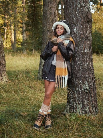 Boho Winter Accessories Look