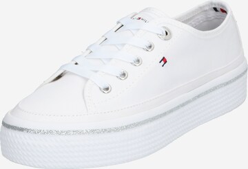 Baskets basses TOMMY HILFIGER en blanc : devant