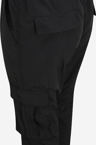 Tapered Pantaloni cu buzunare de la Urban Classics pe negru