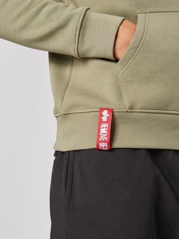 ALPHA INDUSTRIES Regular fit Μπλούζα φούτερ σε πράσινο