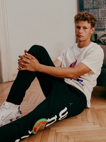 Nike Logo Tshirt Look