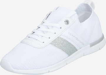 Baskets basses TOMMY HILFIGER en blanc : devant